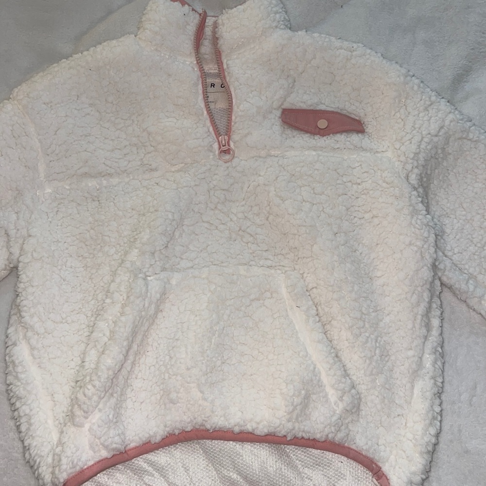 NWOT Aero Fuzzy Cropped Sweater Size XS